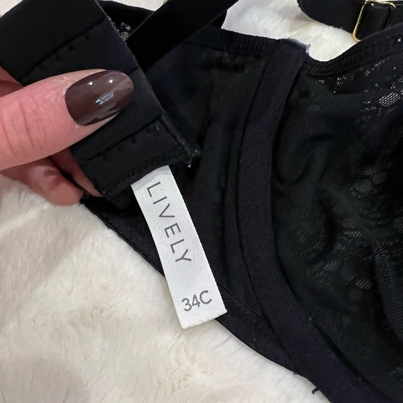 Wear Lively the Unlined Lace Bra - Picture 6 of 7